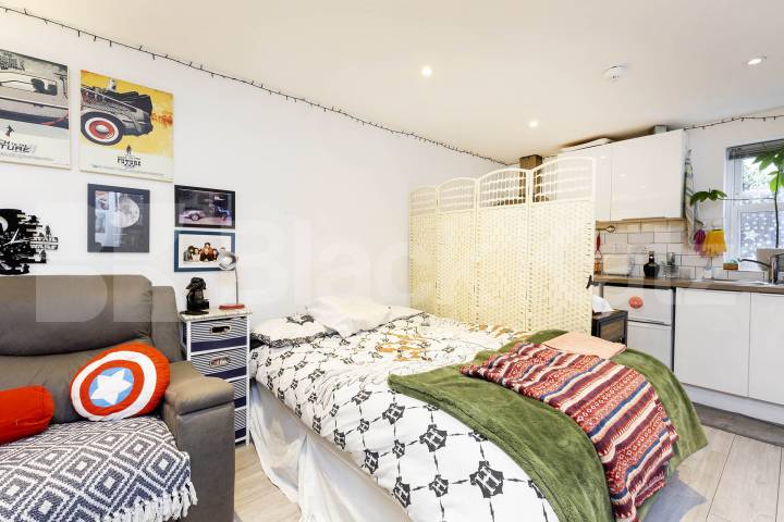 Modern studio set in a beautiful location Kilburn Lane , Queens Park